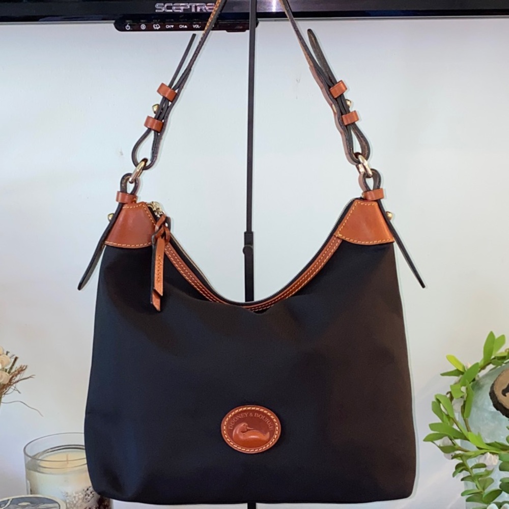 Dooney & Bourke Large Erica Black Tan Shoulder Bag Leather Like New